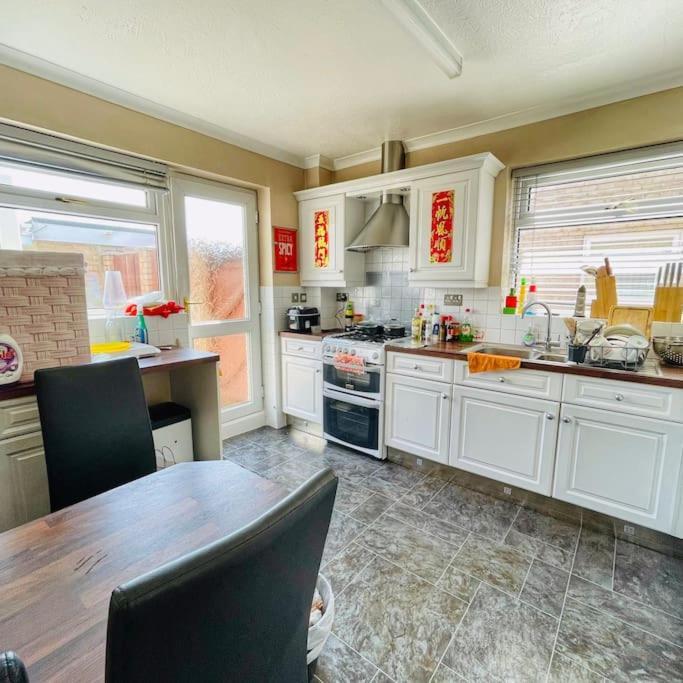 Spacious Cosy Quiet House&free Parking&garden Apartment Kingston upon Hull